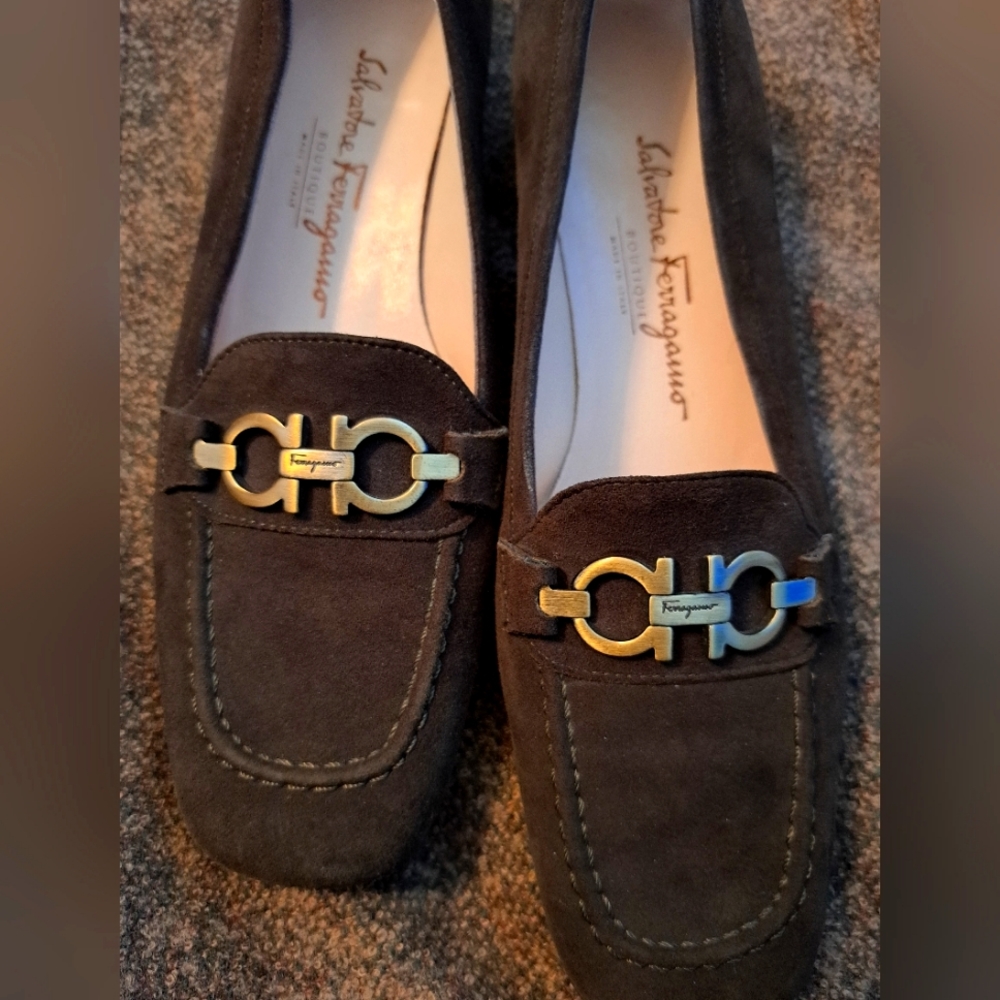Salvatore ferragamo boutique Italian shoes 6.5 loafer. offers welcome!